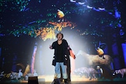 2023年9月に上演されたマユリカ中谷の1人ミュージカル公演「七里、山越えて」より