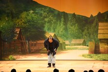 1人ミュージカル公演「七里、山越えて」を演じきったマユリカ中谷。
