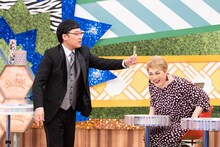 MCの南海キャンディーズ山里（左）。(c)MBS