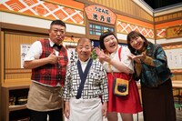 左から烏川耕一、池乃めだか、酒井藍、浅香あき恵。