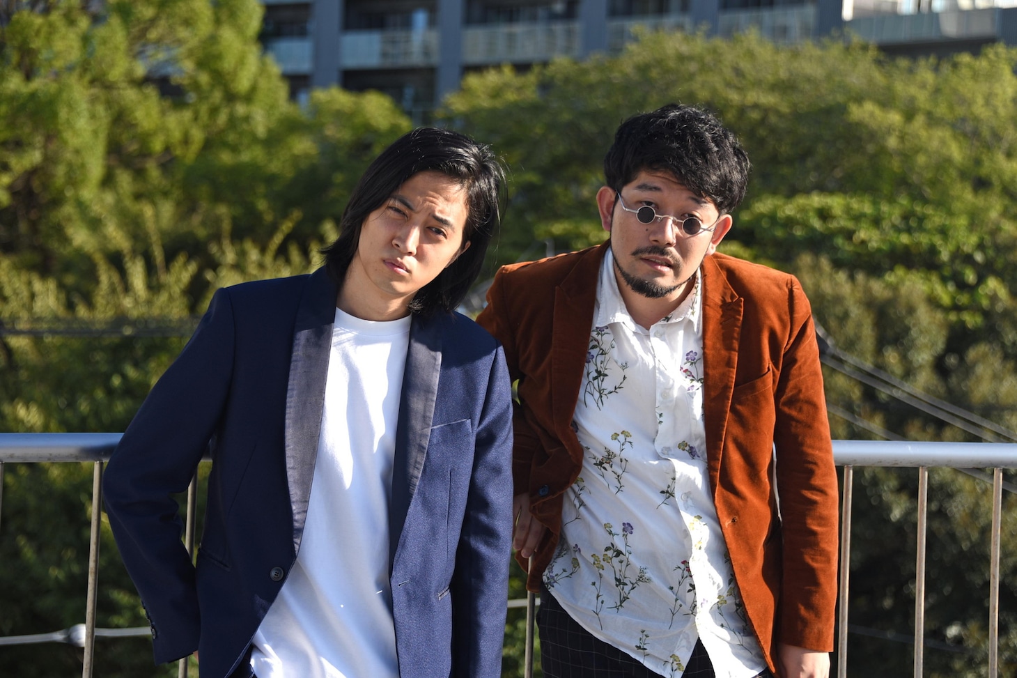 キャプテンバイソン。左から西田涼、高野哲郎。