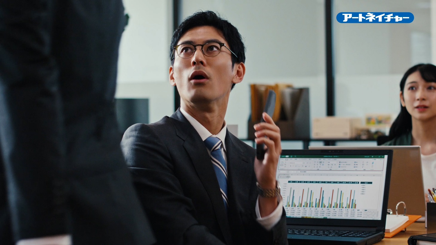 CM「レッドカーペット」編のワンシーン。