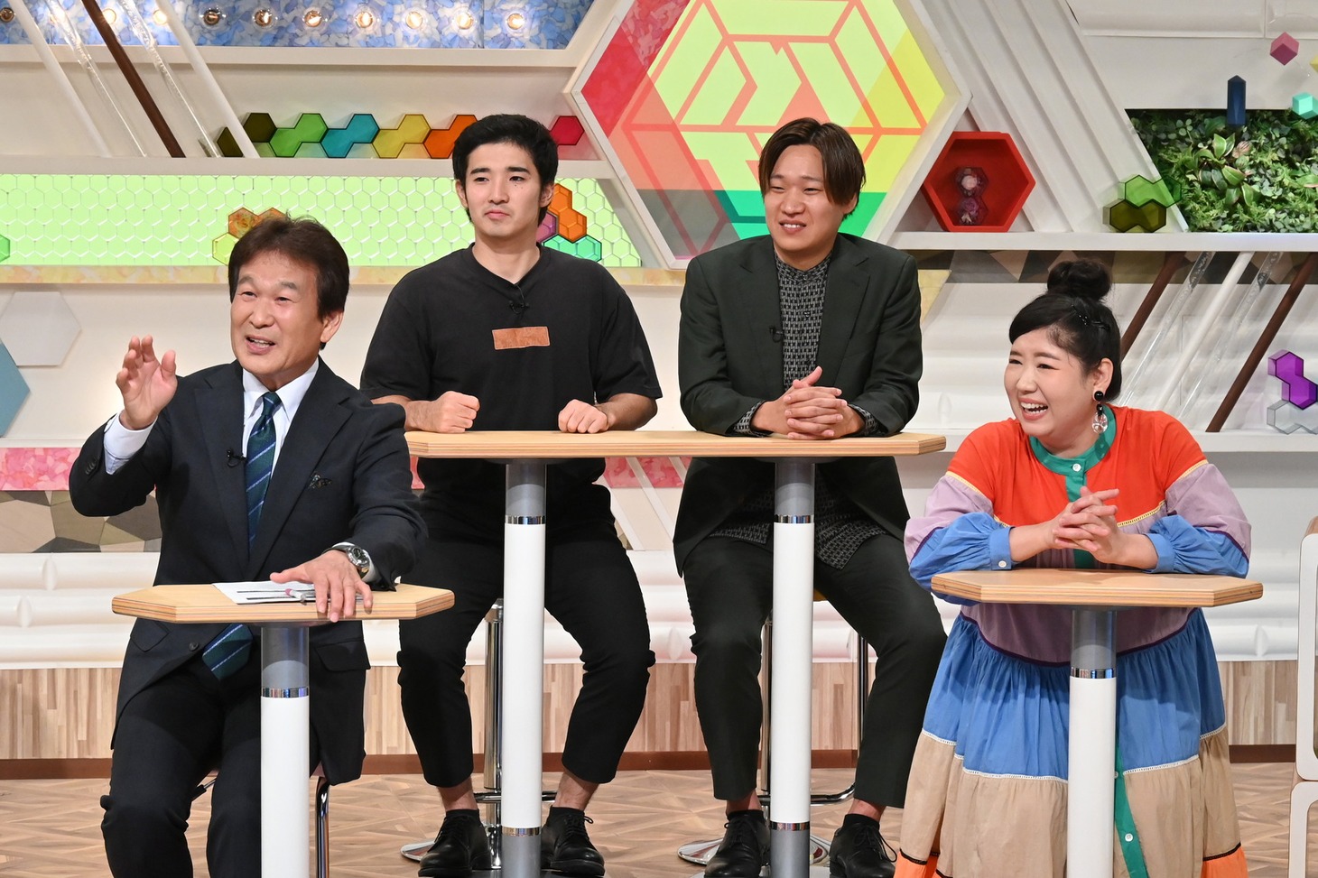 左から辛坊治郎、ぐろう、馬場園梓。(c)読売テレビ