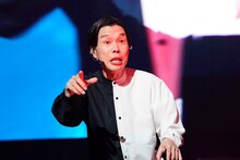 腐りと光のはざまで揺れるハライチ岩井。(c)テレビ東京