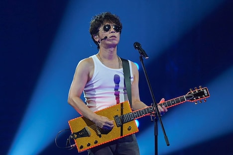 コール＆レスポンスを楽しむフットボールアワー後藤。(c)テレビ東京