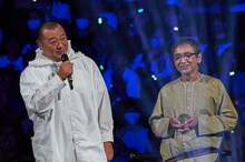 オメガ総帥の淡邦人（右）とその付き人でオメガ埼玉支部のTKO木下（左）。(c)テレビ東京