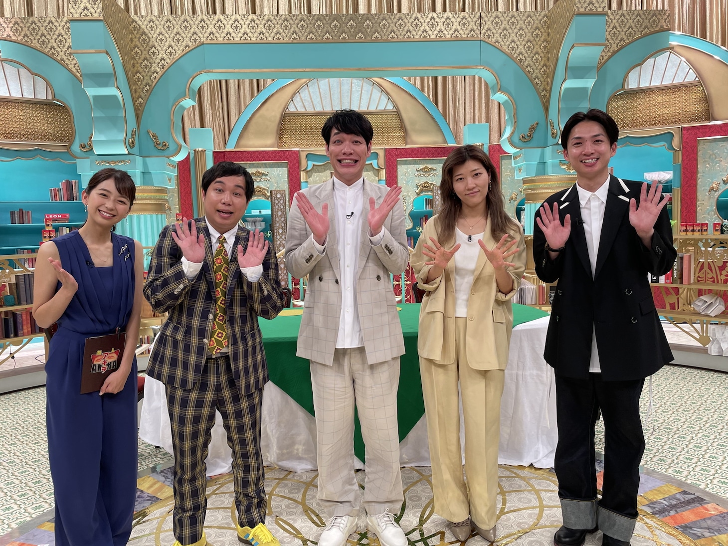 「超人アキラ」に出演する（左から）小室瑛莉子アナ、霜降り明星せいや、麒麟・川島、ヒコロヒー、アインシュタイン河井。(c)フジテレビ
