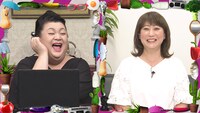 左からマツコ・デラックス、友近。(c)日本テレビ