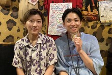 「一杯、おごらせて！」に出演する（左から）ヒコロヒー、アインシュタイン河井。(c)広島ホームテレビ