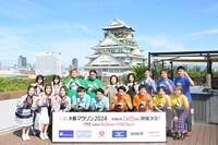 「大阪マラソン2024応援団『M-7』結成会見」の出席者たち。（写真提供：吉本興業）