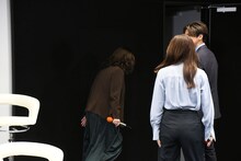 退場する紅しょうが稲田。