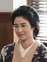 小雪演じる村山トミ。(c)NHK