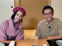 おぎやはぎ矢作と吉田羊（左）。(c)テレビ東京