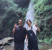 おぎやはぎ矢作と磯村勇斗（右）。(c)テレビ東京