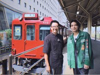 おぎやはぎ矢作（左）とゲストの磯村勇斗（右）。(c)テレビ東京