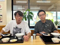 おぎやはぎ矢作とさまぁ～ず大竹（左）。(c)テレビ東京