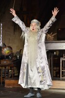 「いよいよ、新エリアが解禁じゃー！」と挨拶した霜降り明星せいや。