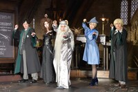 霜降り明星せいや（中央）