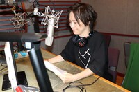 ナレーションを担当する河西健吾。(c)日本海テレビ