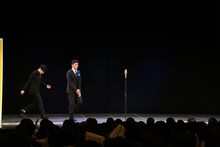 スーツに着替えて再登場した麒麟。