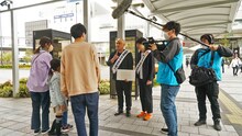「兵庫県住みます芸人モンスーンのあかし歩きますーん」のワンシーン。