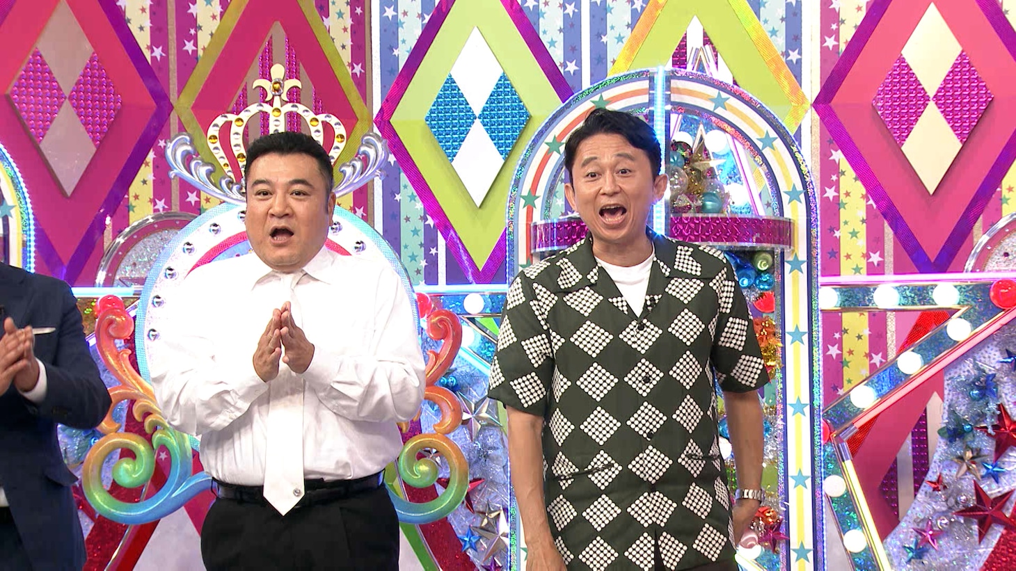 左から、アンタッチャブル山崎、有吉弘行。(c)テレビ朝日