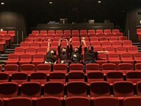 大好きな幕張のスタッフです。一緒に試行錯誤頑張ってきたなと思い出に浸れる一枚です。今はみんなバラバラだけど、今でも仲良しです！