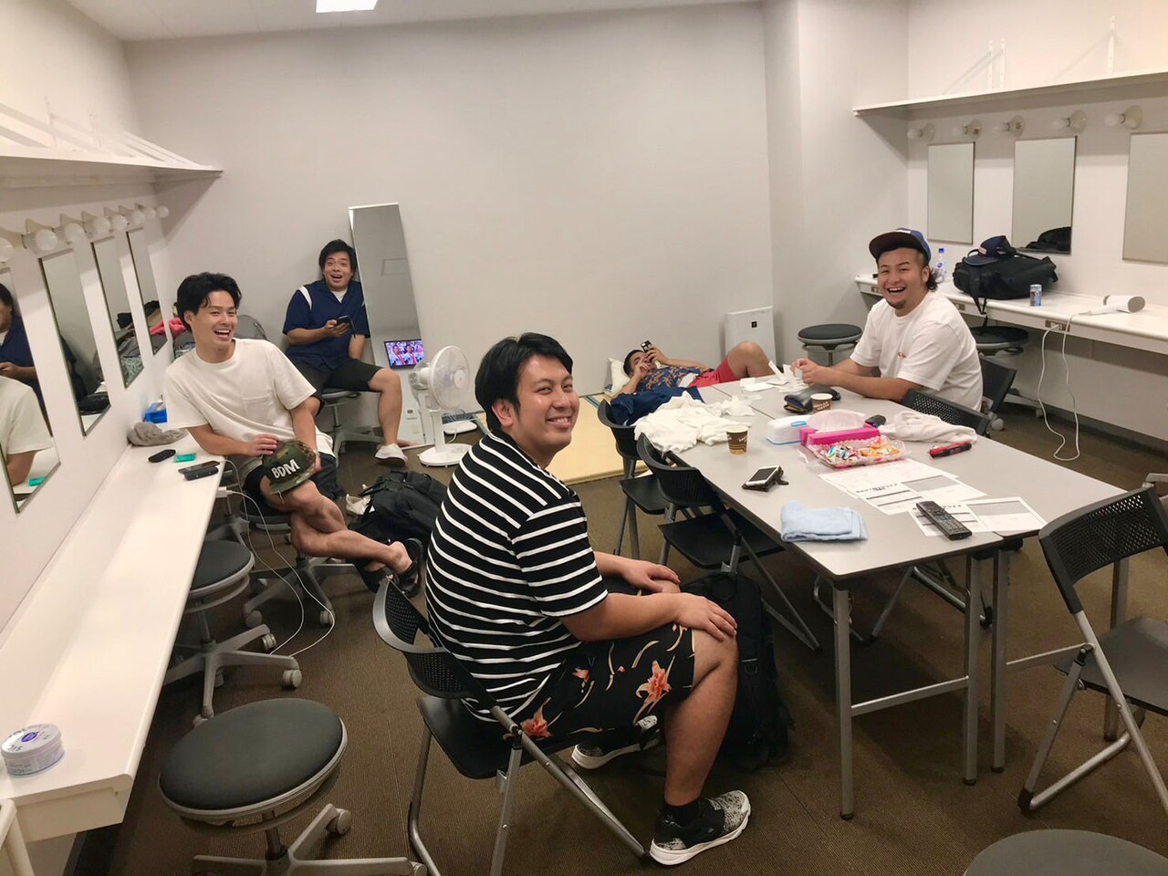 兄さんたちがたくさんいる幕張の楽屋はいつも楽しいです