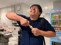 全く覚えておりませんが、パピコを引っ張っている？