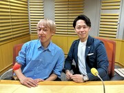 パーソナリティを務めるお見送り芸人しんいち(左)と初回ゲストの落合亮太弁護士。