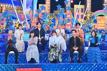 ハライチ岩井（手前右から2人目）らスタジオ出演者たち。(c)テレビ朝日