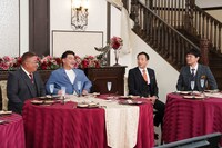 サンドウィッチマンとナイツ。(c)CBC