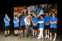 「R-1」王者のうらやましいところを聞いて「うーん」と考えこんでしまう様子の一同。