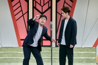 「グランドバトル」でネタを披露するシモリュウ。