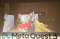 Meta Quest 3のゾンビゲーム体験中、複合現実にいるゆりやんレトリィバァを撃ってしまうマヂカルラブリー・野田クリスタル。