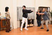 「ジャンケン5連勝したら即帰宅」のワンシーン。(c)テレビ朝日