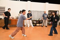 「ジャンケン5連勝したら即帰宅」のワンシーン。(c)テレビ朝日