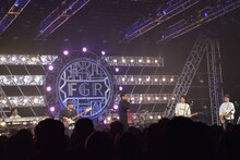 こがけんと芸人たちが即興でセッションを繰り広げる様子。