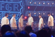 ジェラードンかみちぃらのダンスに関口メンディー（右から3人目）がサプライズで合流した。