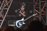 シュウペイポーズを見せるぺこぱ松陰寺。