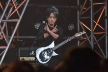 シュウペイポーズを見せるぺこぱ松陰寺。