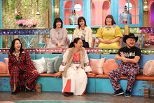 前列左から、ファーストサマーウイカ、いとうあさこ、ハリウッドザコシショウと、3時のヒロイン（後列）。(c)フジテレビ