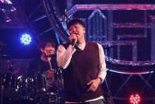 チョコレートプラネット長田。ドラムはよゐこ濱口。(c)フジテレビ