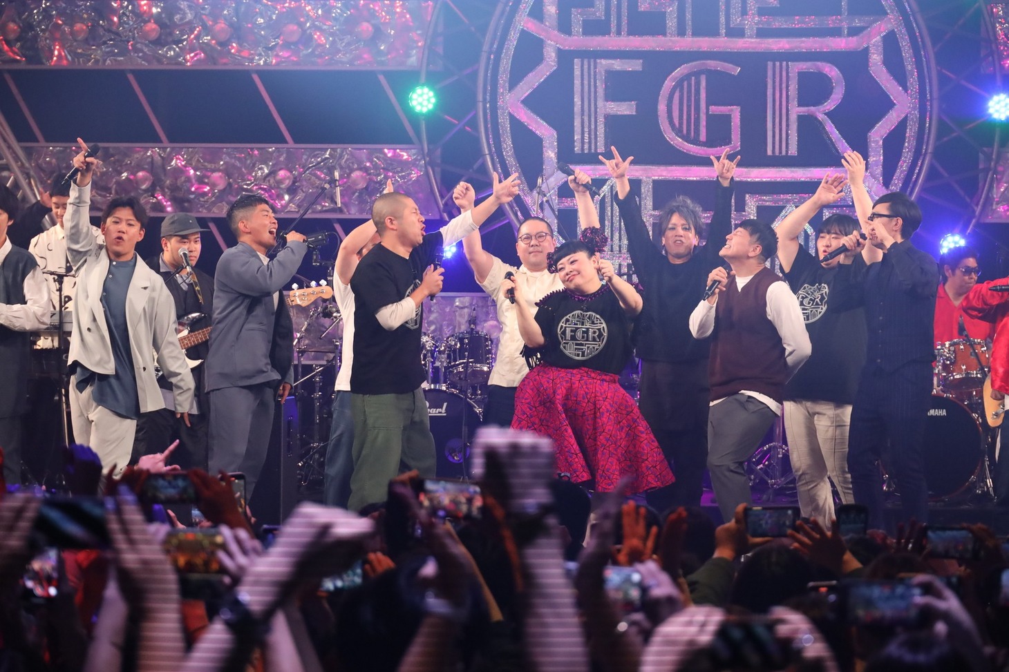 客席からのスマホ写真撮影OKという中で歌われたラスト1曲「アイドル」の様子。(c)フジテレビ