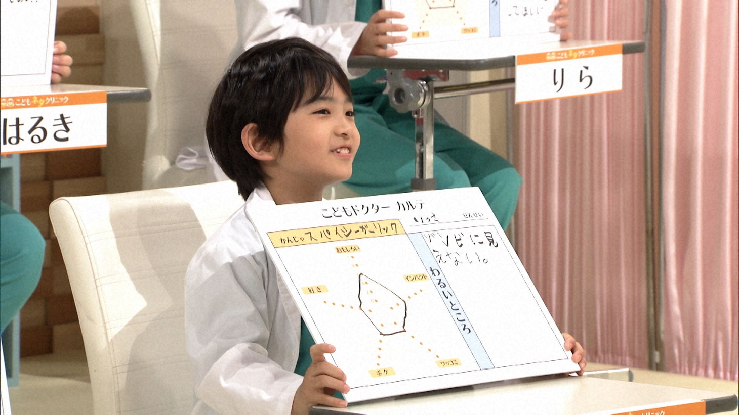 スパイシーガーリックに「ゾンビに見えない」とアドバイスするこどもドクター。
