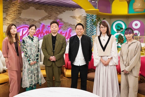 「ドーナツトーク」ゲストのダイアン（中央）とMC陣。(c)CBC