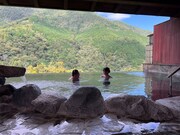 宮瀬なこと露天風呂を楽しむ和田まんじゅう。