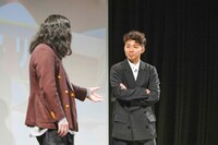 「ピーストークライブ ～本とアメリカ～」の様子。(c)吉本興業