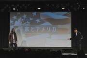 「ピーストークライブ ~本とアメリカ~」の様子。(c)吉本興業