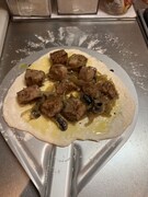 生地に具材を乗せる。